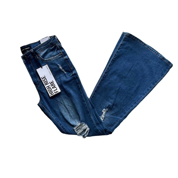 NWT - Almost Famous High Rise Flare (Size: 7) - Picture 1 of 4